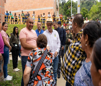 Gobernación de Risaralda Cumplimos 100 familias de Mistrató lograron