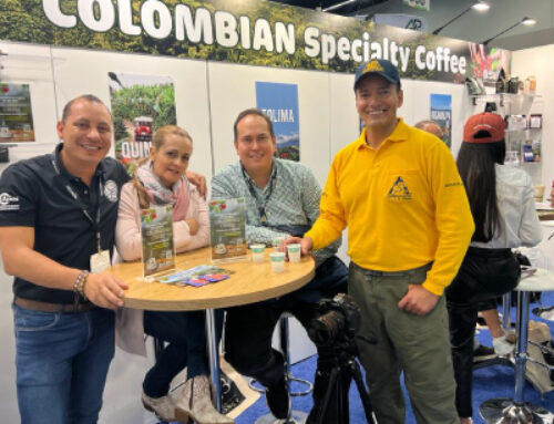 Comunicado 062 – 2023. ¡Stand Marca Región De La RAP Eje Cafetero en la Specialty Coffee Expo 2023, Recibe Compradores De Todo El Mundo!
