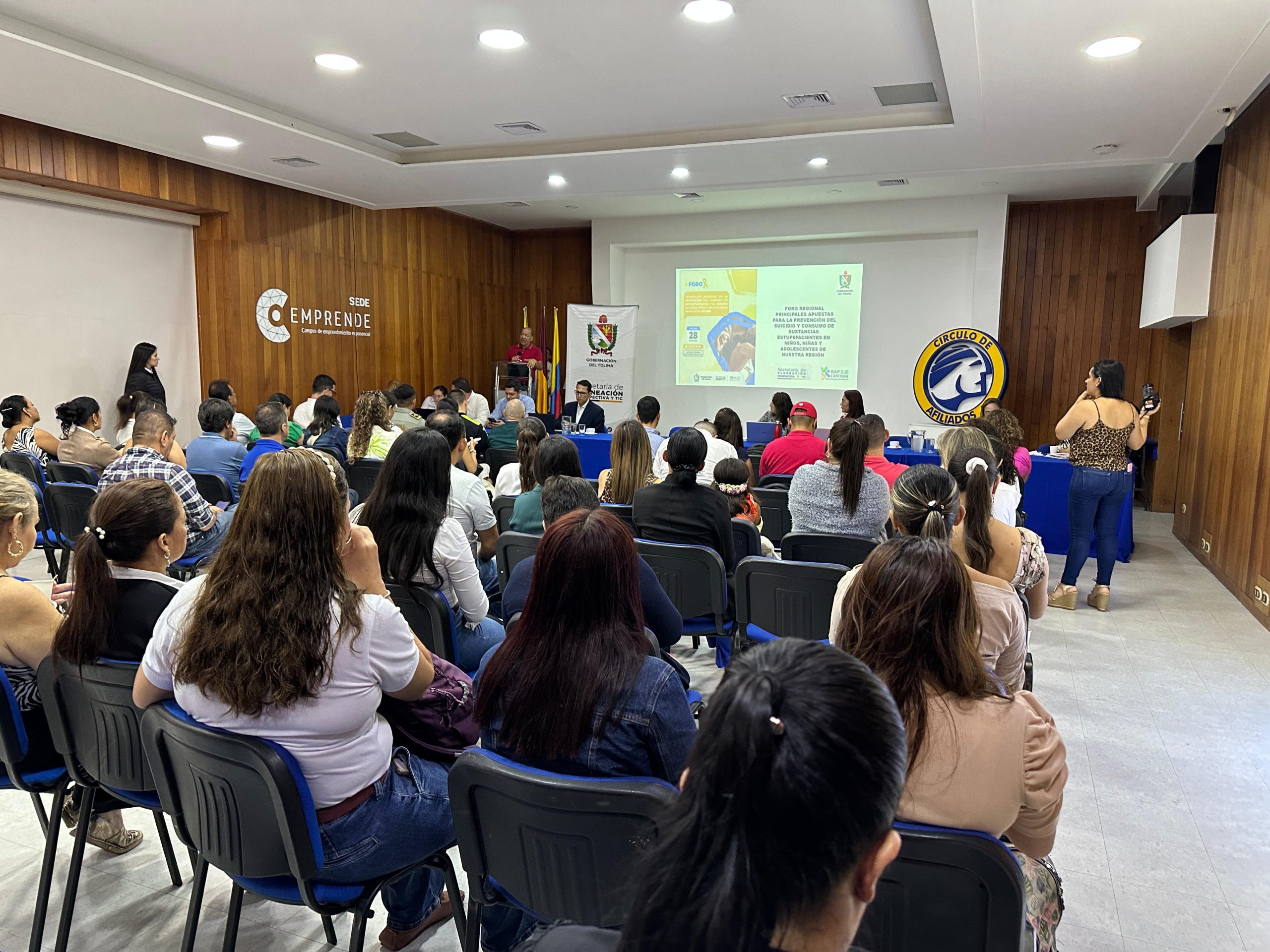 COMBATIR EL SUICIDIO Y CONSUMO DE ESTUFEFACIENTES